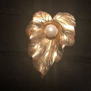 NWOT Gold Foil/Faux Pearl Leaf Brooch